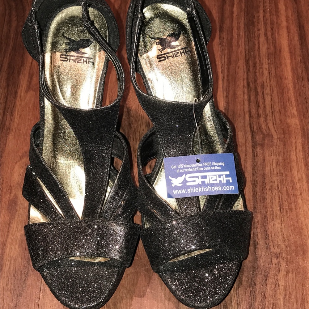 NWT•Black Glitter Wedges•Size 6